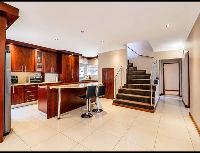 3 BEDROOM HOUSE FOR SALE IN MIDSTREAM ESTATE